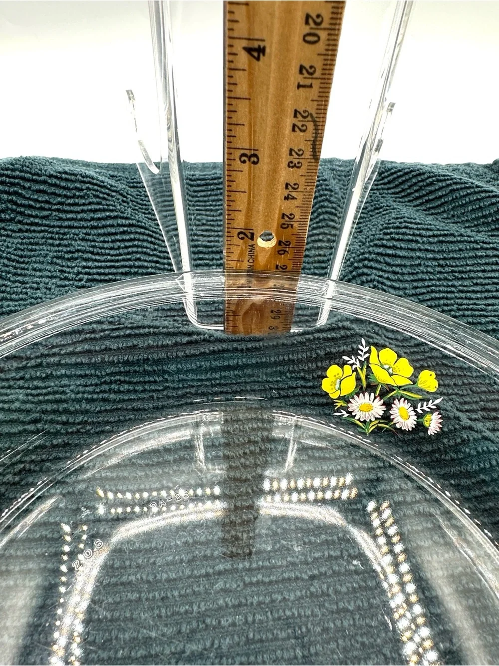 RARE Pyrex IWAKI 8/8.5” Pie Plate with Yellow Flowers. 1970s